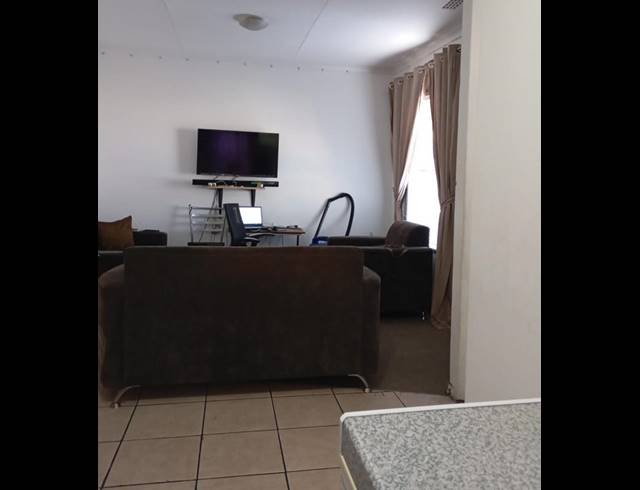 3 BEDROOM PROPERTY TO RENT IN RONDEVLEI PARK